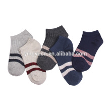 2019 Wholesale Fashion Mens Colored Striped Hot Sale  Cotton Crew Socks Winter